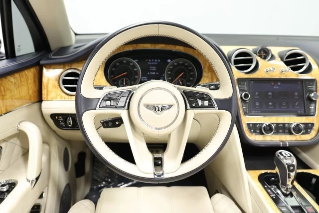 2017 Bentley Bentayga - Image 28 of 31
