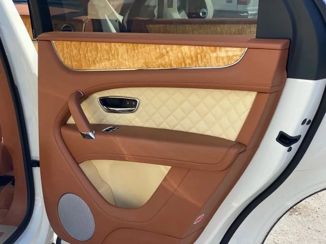 2017 Bentley Bentayga - Image 16 of 31