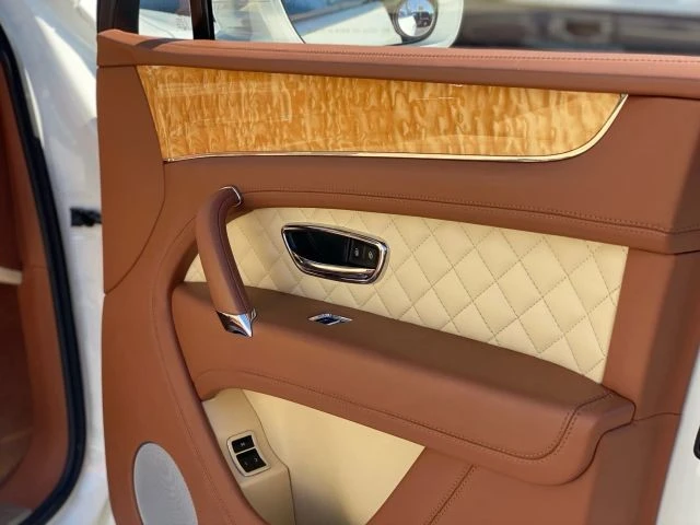 2017 Bentley Bentayga - Image 15 of 31
