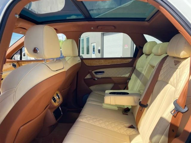 2017 Bentley Bentayga - Image 20 of 31