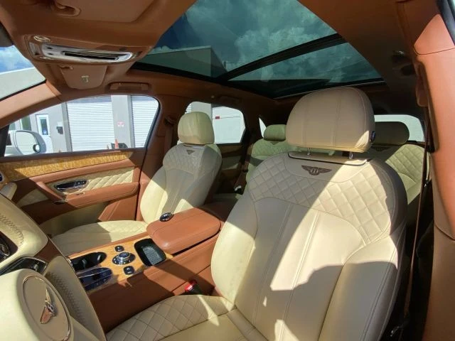 2017 Bentley Bentayga - Image 25 of 31