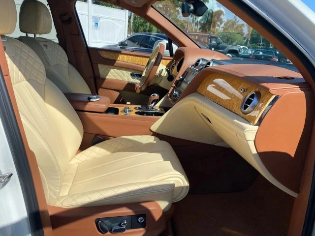 2017 Bentley Bentayga - Image 8 of 21