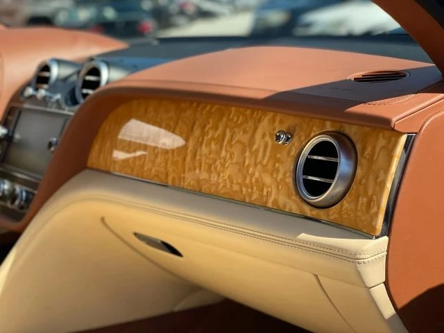 2017 Bentley Bentayga - Image 14 of 31