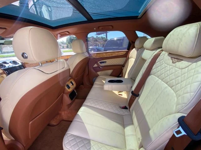 2017 Bentley Bentayga - Image 27 of 31