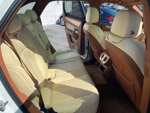2017 Bentley Bentayga - Image 28 of 31
