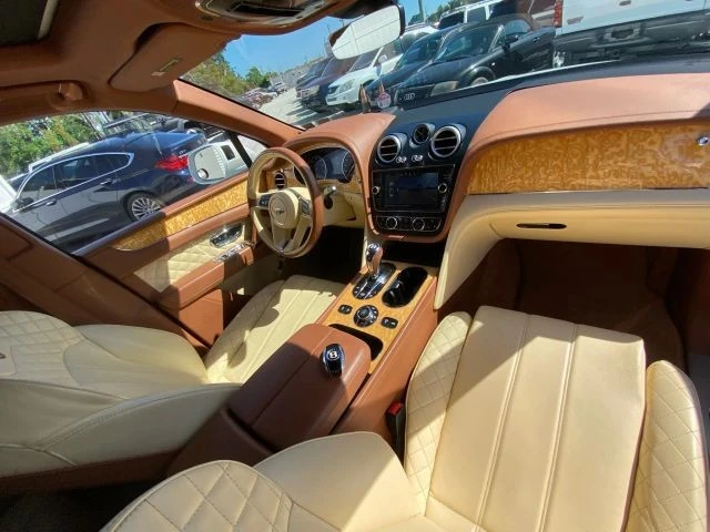 2017 Bentley Bentayga - Image 9 of 31