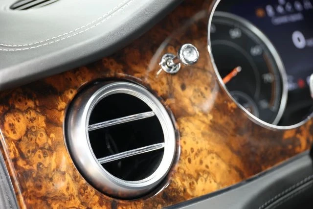 2017 Bentley Bentayga - Image 25 of 31