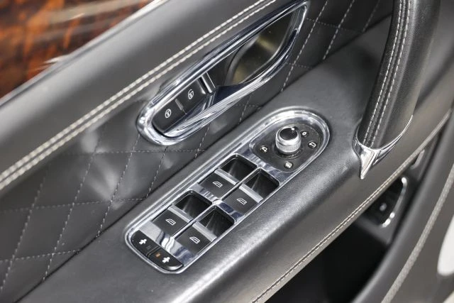 2017 Bentley Bentayga - Image 13 of 31