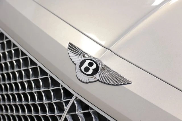 2017 Bentley Bentayga - Image 7 of 31