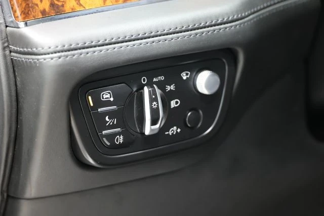2017 Bentley Bentayga - Image 26 of 31