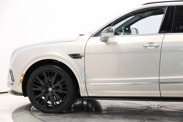 2017 Bentley Bentayga - Image 8 of 21