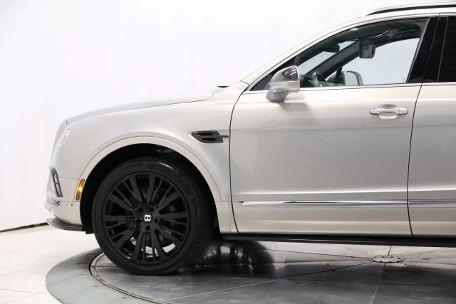 2017 Bentley Bentayga - Image 8 of 31