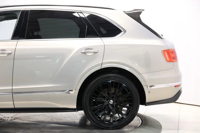 2017 Bentley Bentayga - Image 10 of 21
