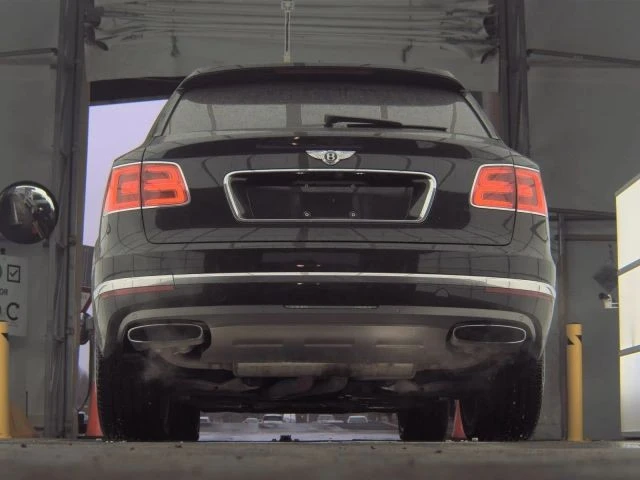 2017 Bentley Bentayga - Image 11 of 17