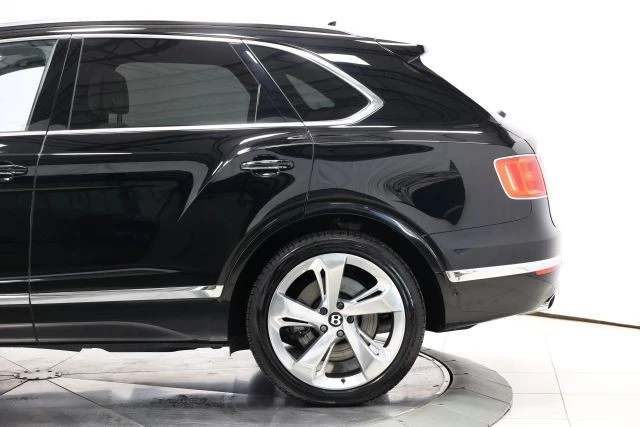 2017 Bentley Bentayga - Image 9 of 31
