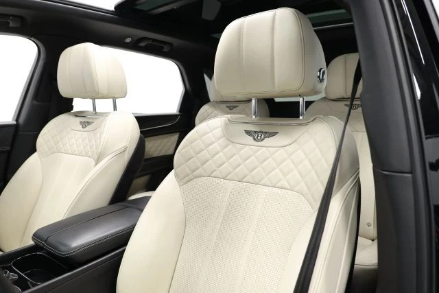 2017 Bentley Bentayga - Image 19 of 31