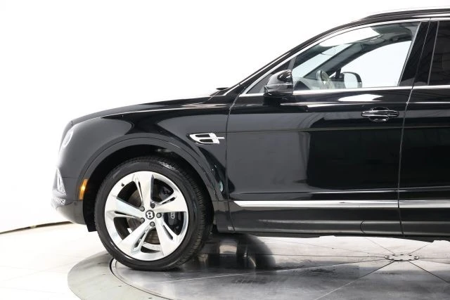2017 Bentley Bentayga - Image 7 of 31