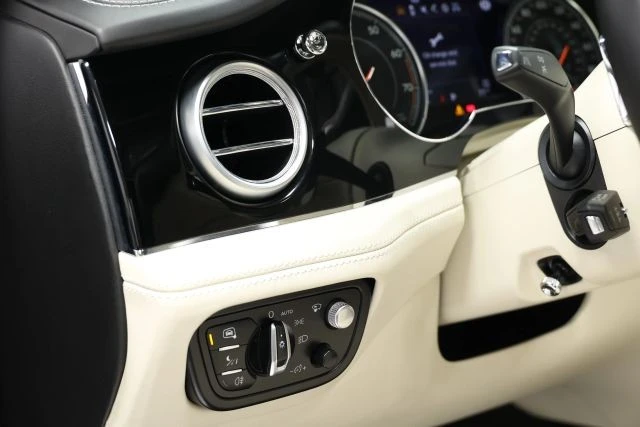 2017 Bentley Bentayga - Image 24 of 31