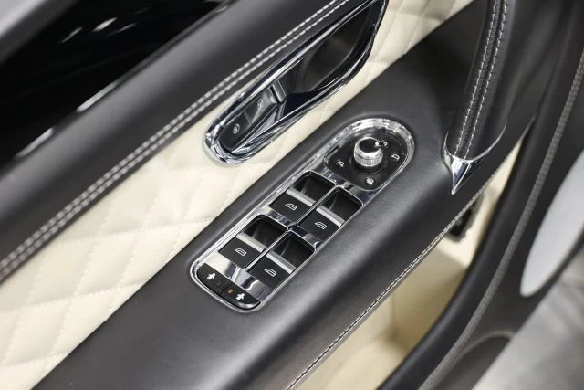 2017 Bentley Bentayga - Image 13 of 21