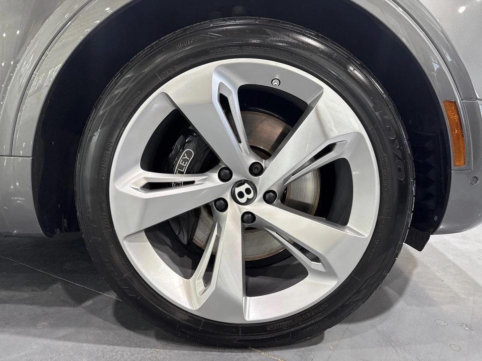 2017 Bentley Bentayga - Image 17 of 31