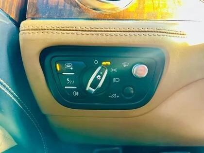 2017 Bentley Bentayga - Image 17 of 20