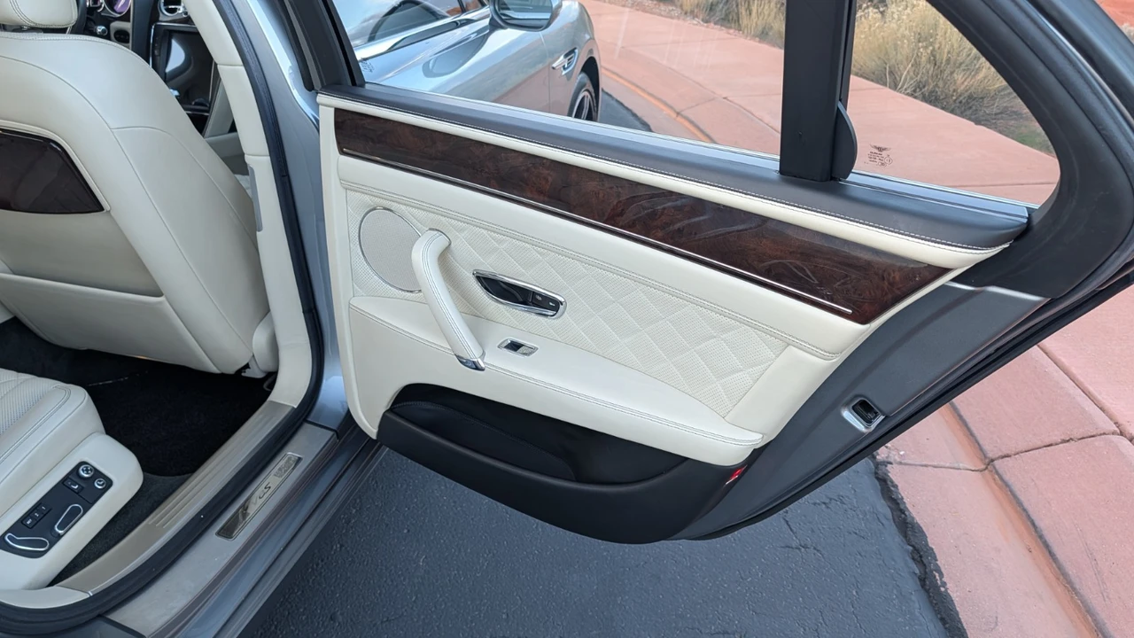 2017 Bentley - Image 27 of 31