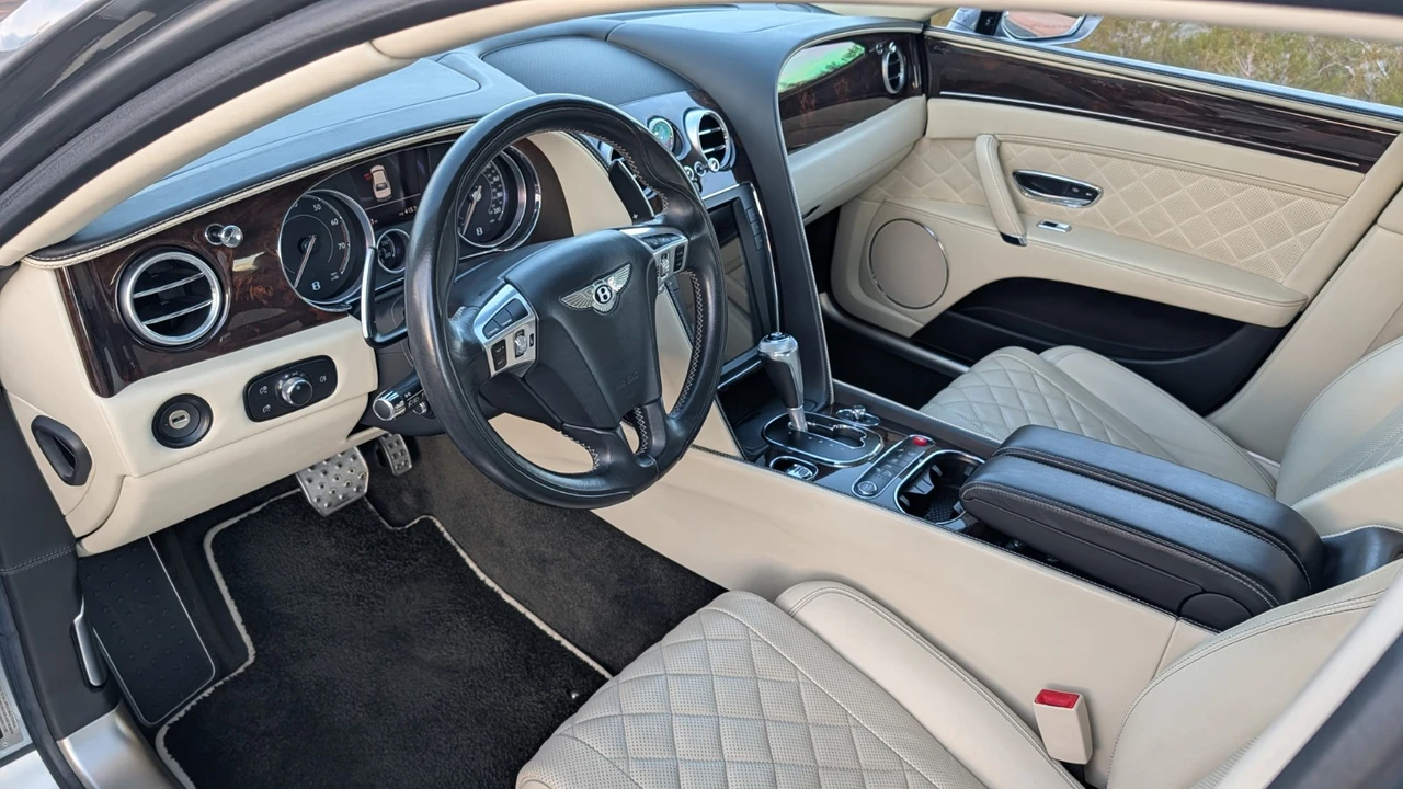 2017 Bentley - Image 21 of 31