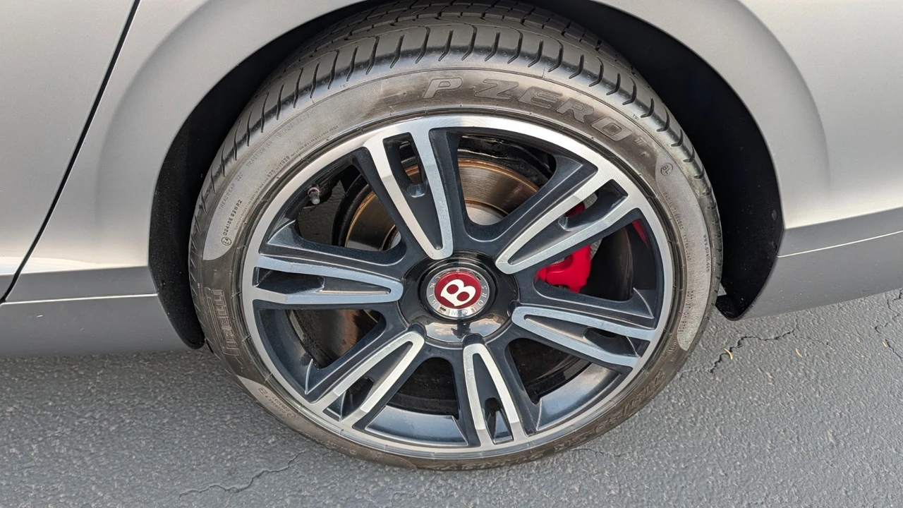 2017 Bentley - Image 8 of 31