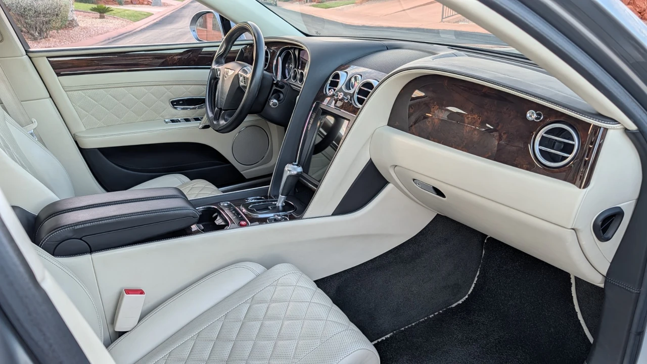 2017 Bentley - Image 29 of 31