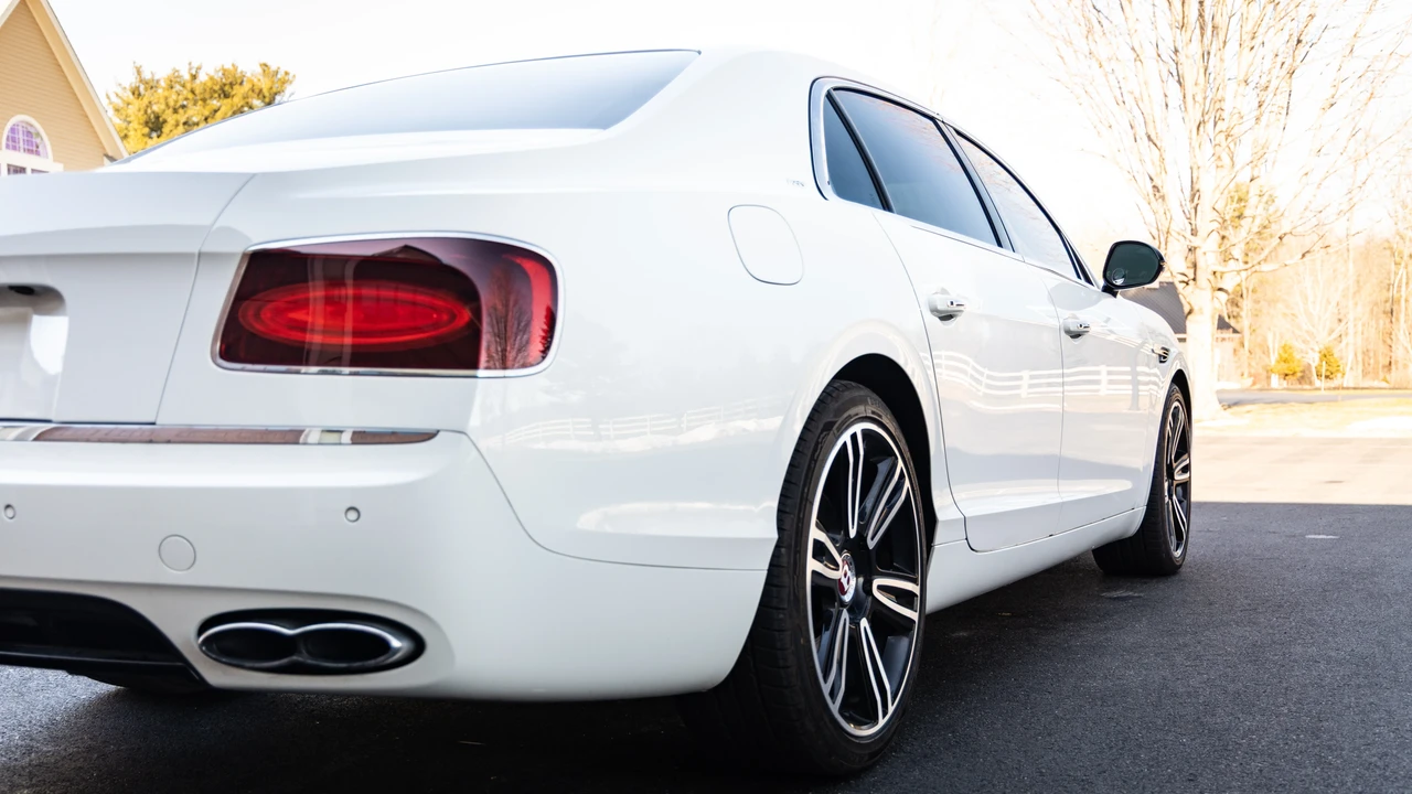 2017 Bentley Continental - Image 21 of 31