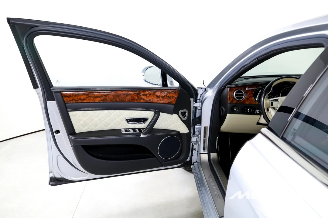 2017 Bentley - Image 10 of 31