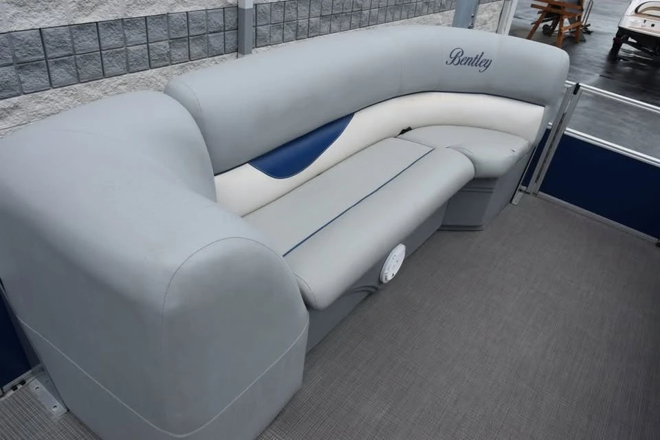 2017 Bentley - Image 12 of 17
