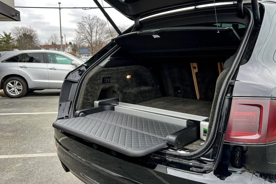 2017 Bentley Bentayga - Image 17 of 19