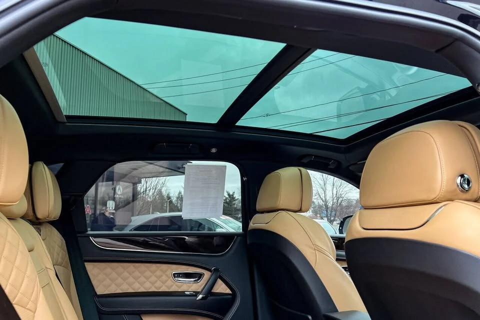 2017 Bentley Bentayga - Image 14 of 19