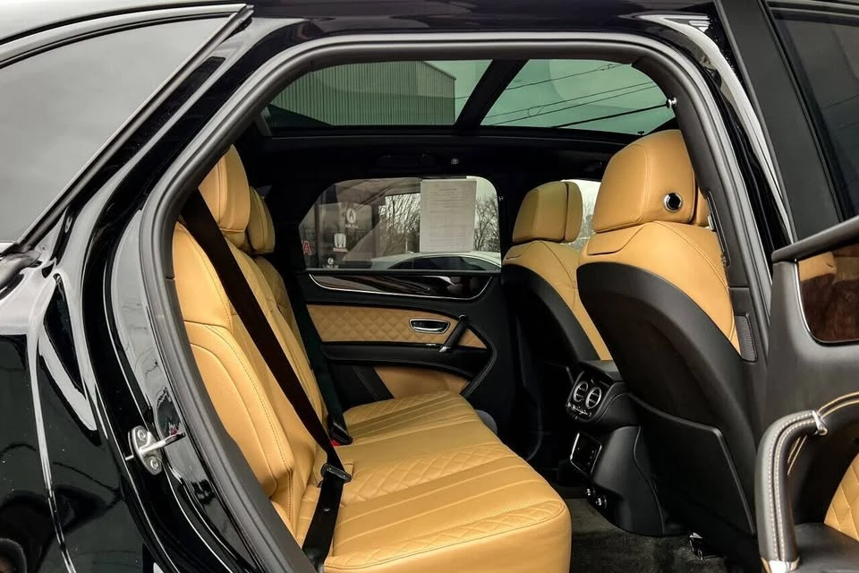 2017 Bentley Bentayga - Image 13 of 19