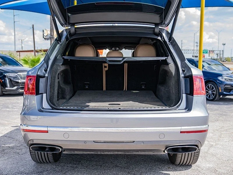 2017 Bentley Bentayga - Image 8 of 13