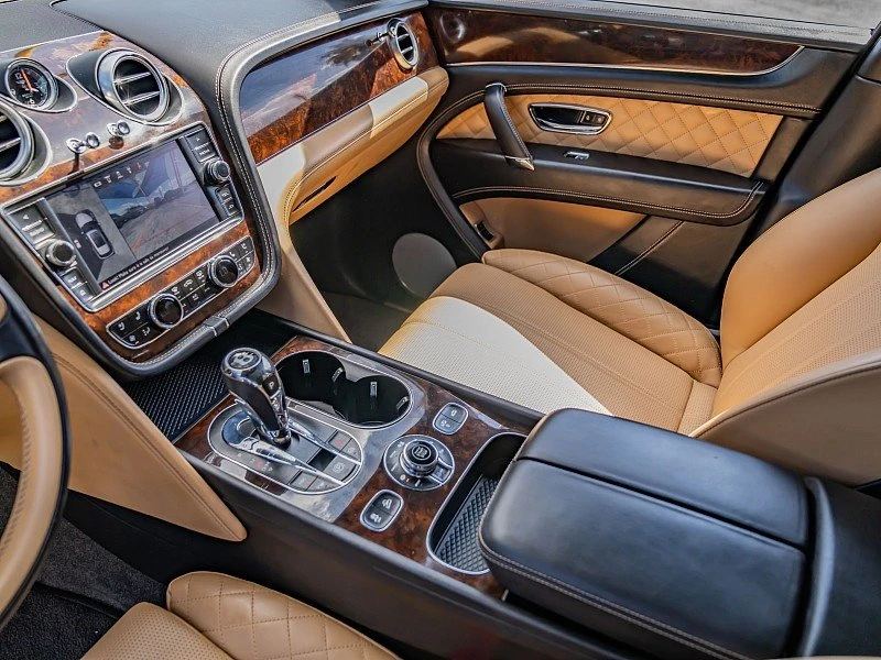 2017 Bentley Bentayga - Image 17 of 18
