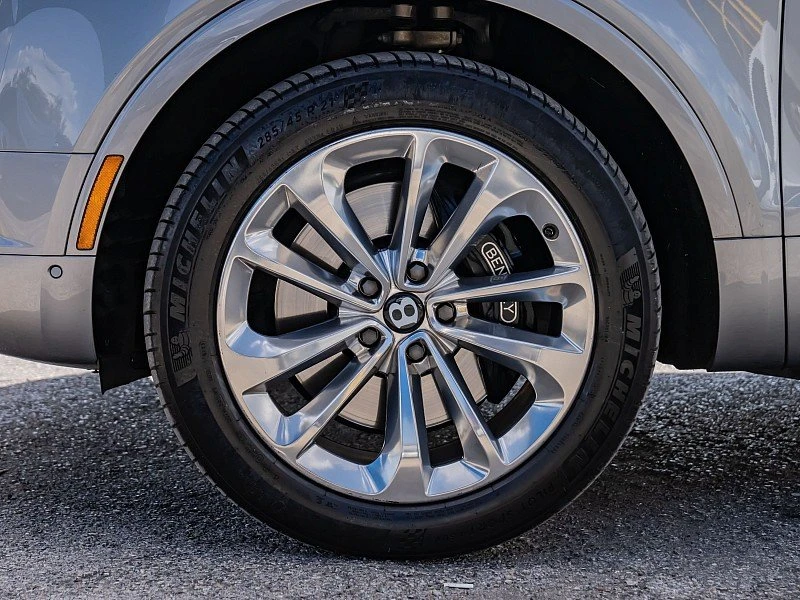 2017 Bentley Bentayga - Image 9 of 18