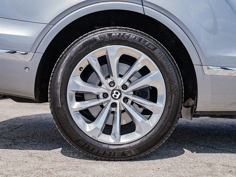 2017 Bentley Bentayga - Image 11 of 18