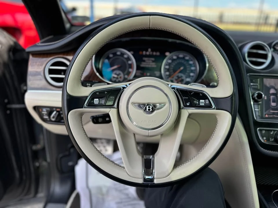 2017 Bentley Bentayga - Image 8 of 13