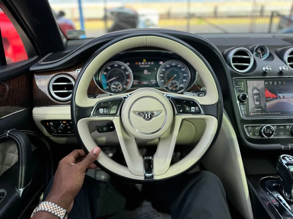 2017 Bentley Bentayga - Image 9 of 13