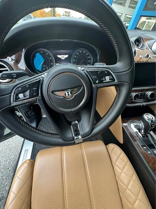 2017 Bentley Bentayga - Image 8 of 9
