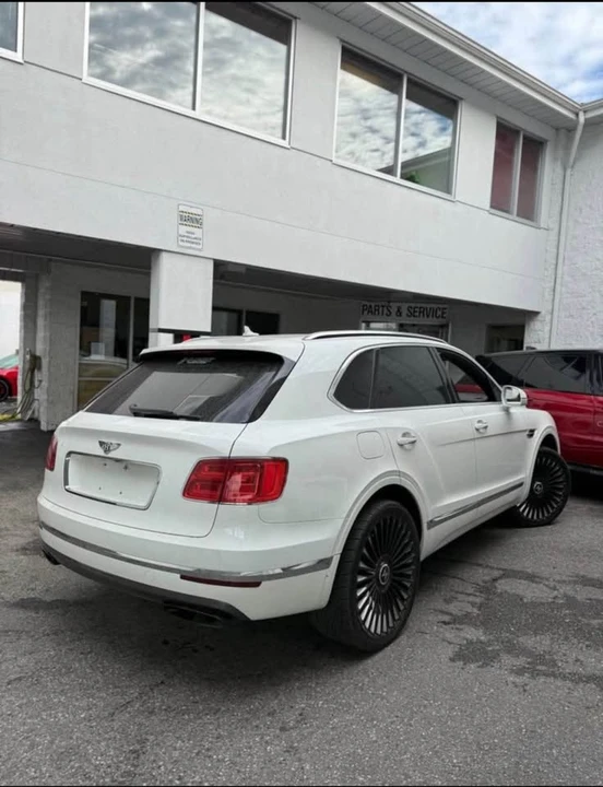 2017 Bentley Bentayga - Image 4 of 7