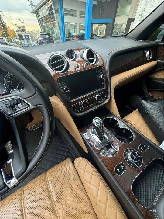 2017 Bentley Bentayga - Image 9 of 9