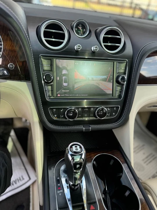2017 Bentley Bentayga - Image 13 of 14