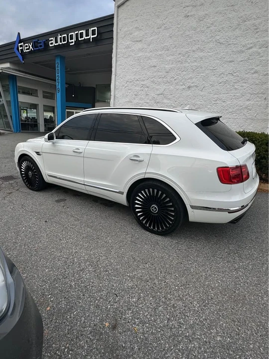 2017 Bentley Bentayga - Image 3 of 9