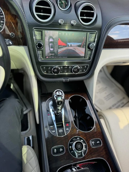 2017 Bentley Bentayga - Image 10 of 13