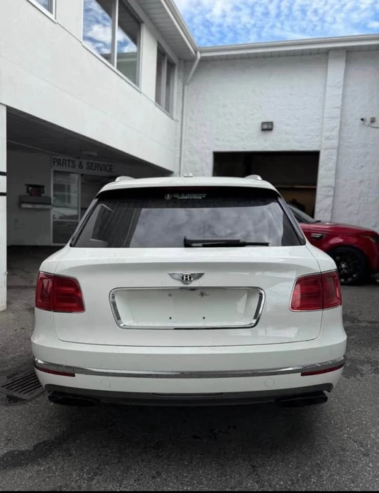 2017 Bentley Bentayga - Image 3 of 7