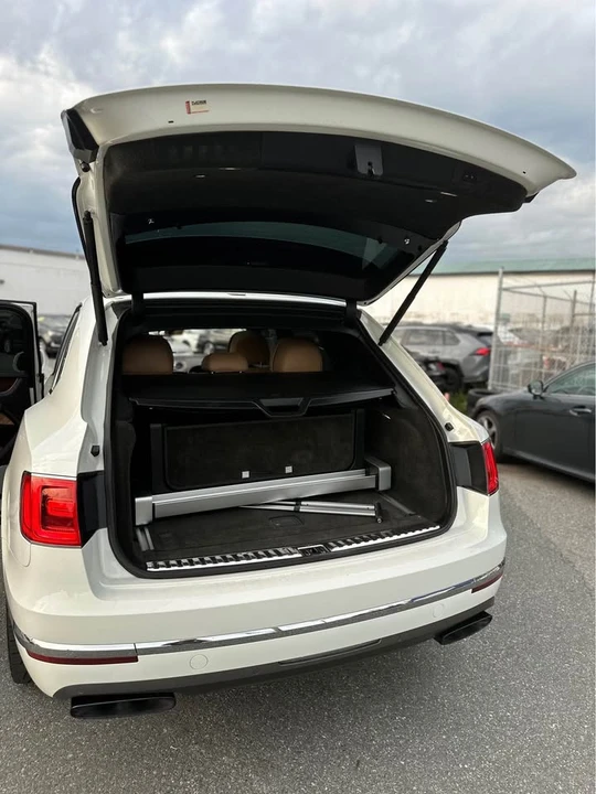 2017 Bentley Bentayga - Image 7 of 17