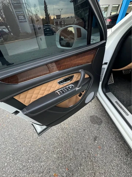 2017 Bentley Bentayga - Image 7 of 9